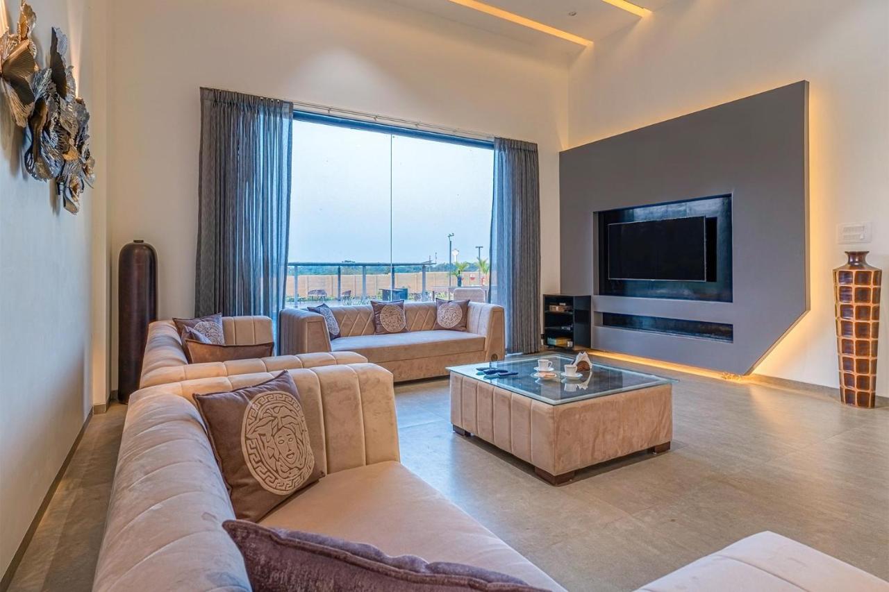 Stayvista'S Le Bon Horizon - Hillside Elegance With Chic Interiors, Poolside Serenity & Picturesque Gazebo - Proximity To Sula Nāsik Eksteriør bilde